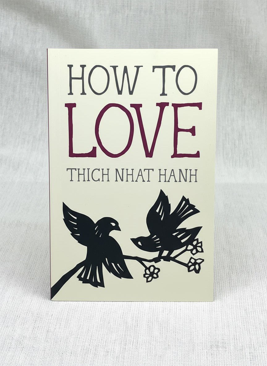 Book cover of 'How to Love' by Thich Nhat Hanh with two birds on a branch.