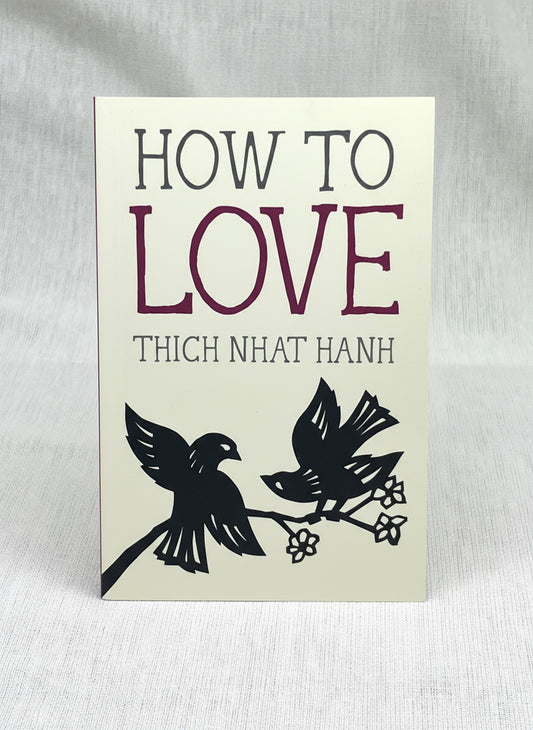 Book cover of 'How to Love' by Thich Nhat Hanh with two birds on a branch.